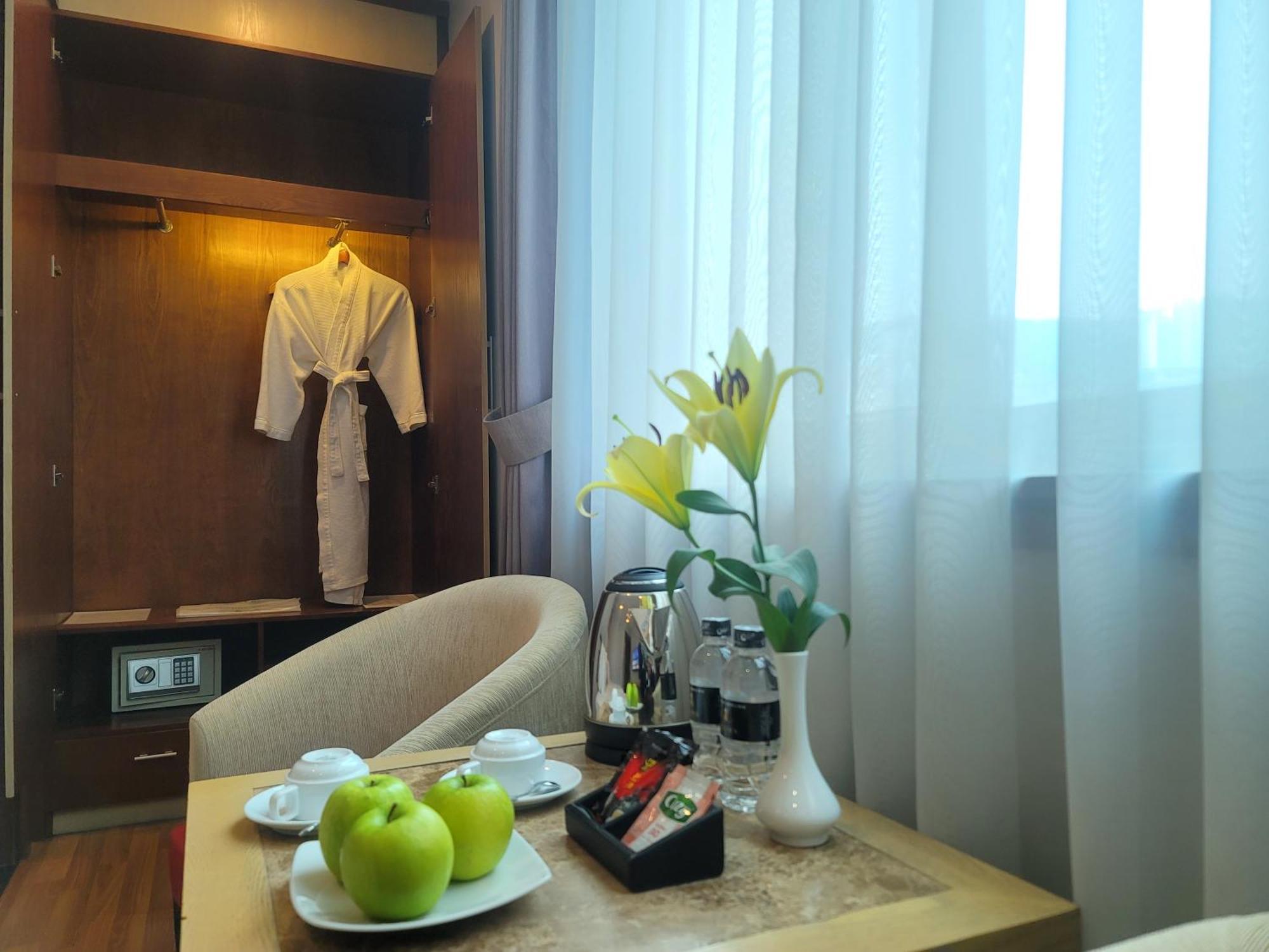 Luxeden Hotel Hanoi Exterior foto