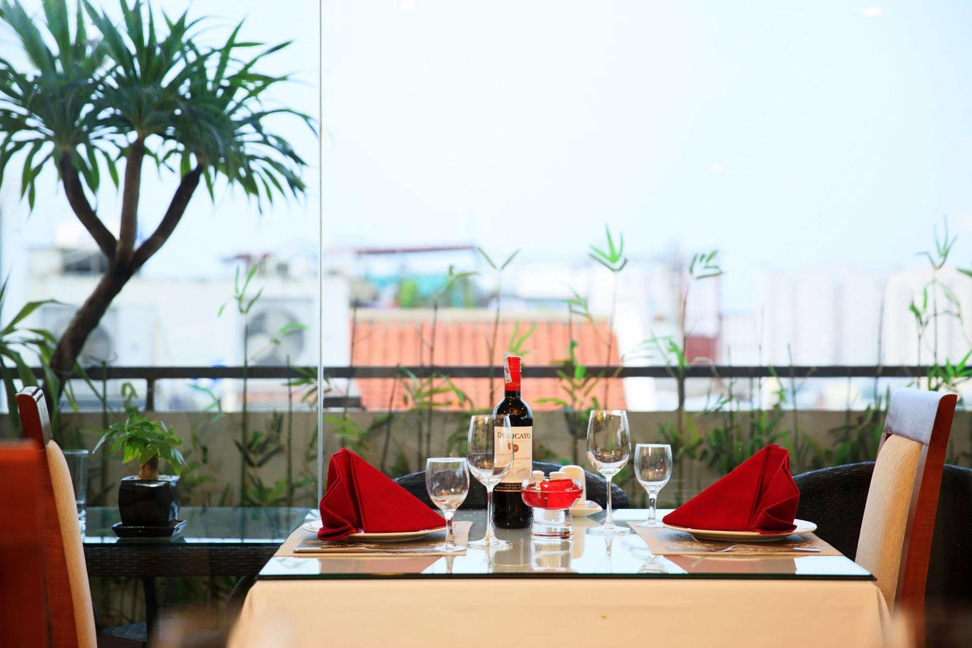 Luxeden Hotel Hanoi Exterior foto